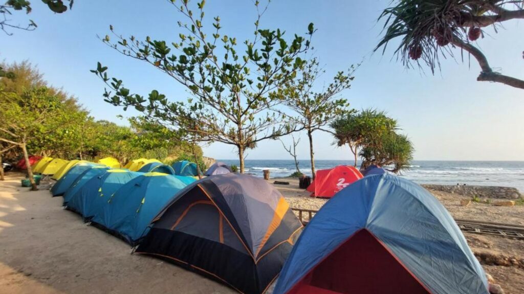 Camping-Di-Pantai-Watu-Kodok