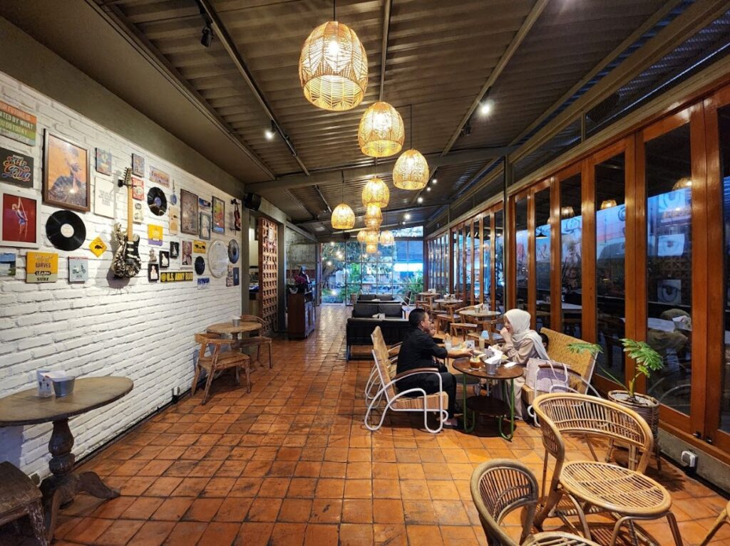 Tempat ngopi di Bandung 24 jam Kalaras Urban Town