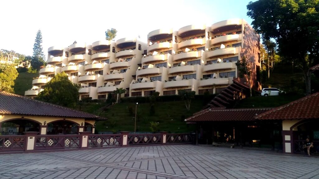 Puncak-Inn-Resort-Hotel