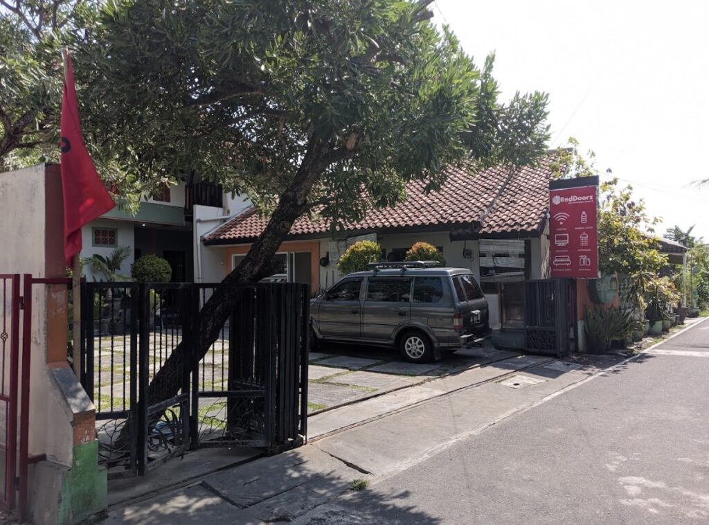 RedDoorz near Solo Balapan Station