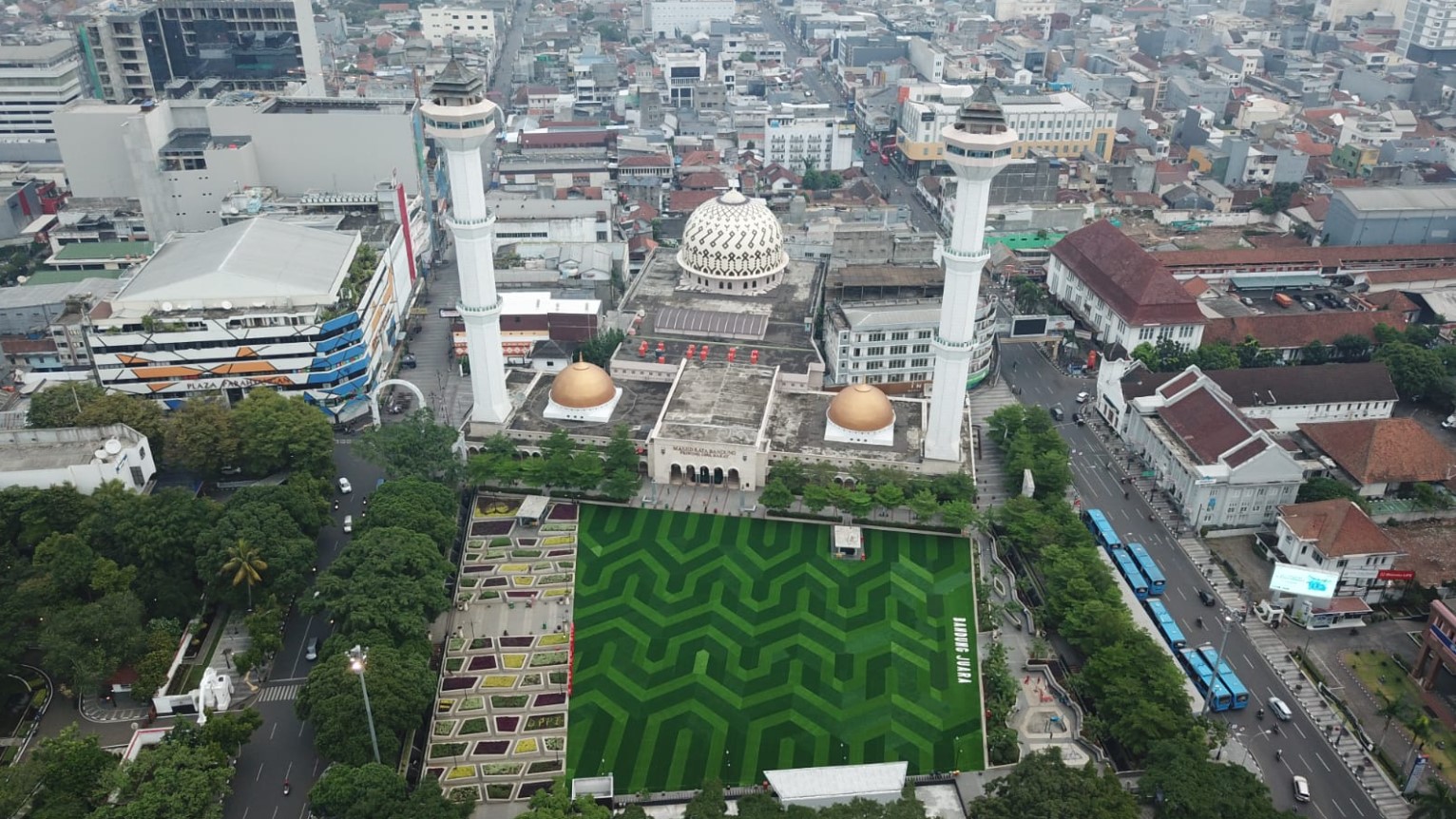 Hotel Dekat Alun Alun Bandung Ada Kolam Renang