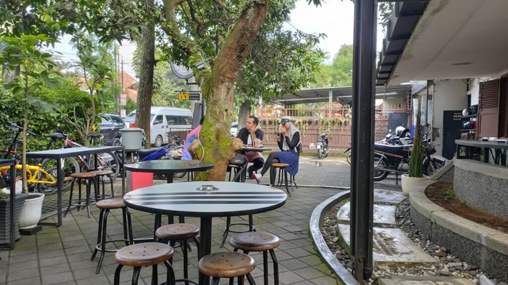 tempat ngopi outdoor murah di bandung