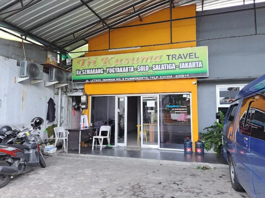 Tri-Kusuma-Travel-Bus